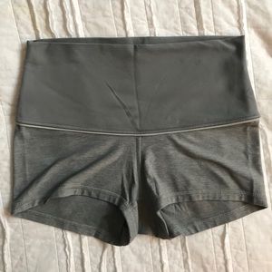 Lululemon 2.5” boogie short
